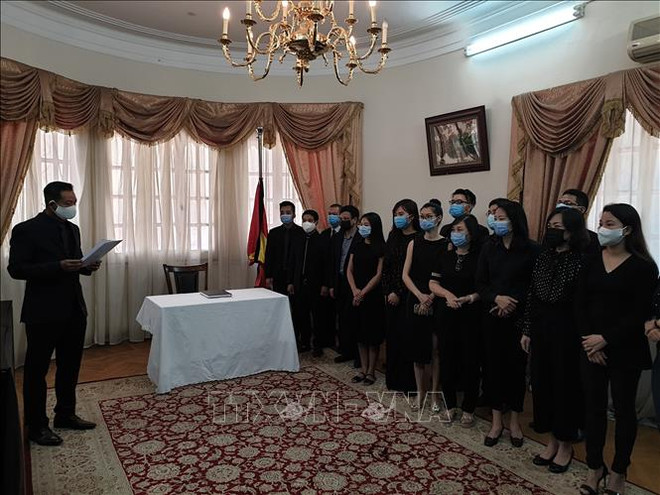 越南驻埃及大使馆举行原越共中央总书记黎可漂吊唁仪式 ảnh 2 越南驻埃及大使馆举行原越共中央总书记黎可漂吊唁仪式 ảnh 2