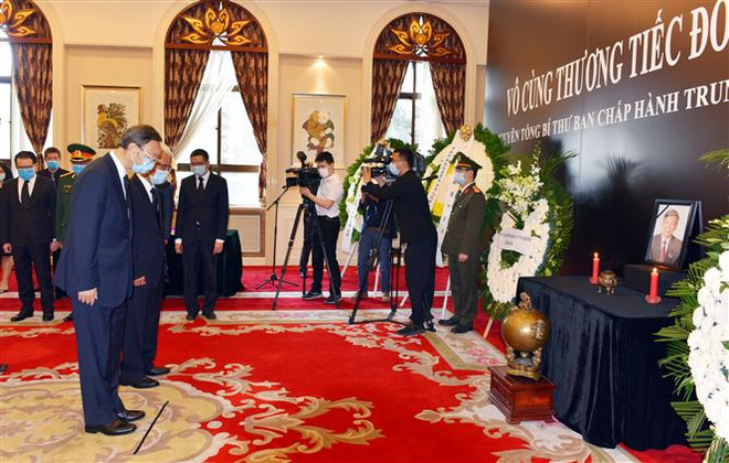 杨洁篪等中国中央和部委领导前往越南驻中国大使馆吊唁黎可漂同志逝世 ảnh 1 杨洁篪等中国中央和部委领导前往越南驻中国大使馆吊唁黎可漂同志逝世 ảnh 1