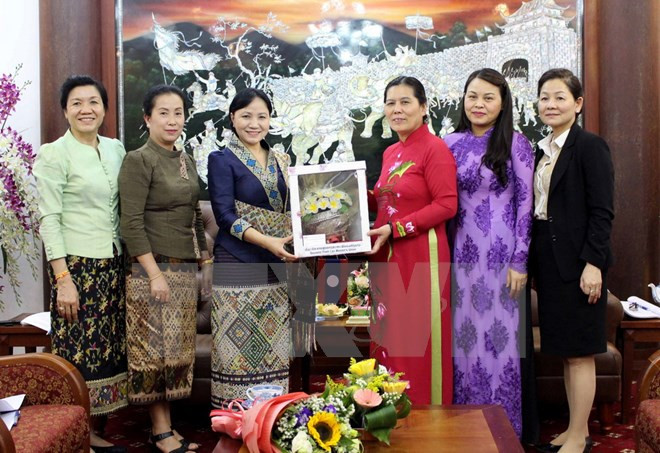 越老两国妇联加强合作 ảnh 1 越老两国妇联加强合作 ảnh 1