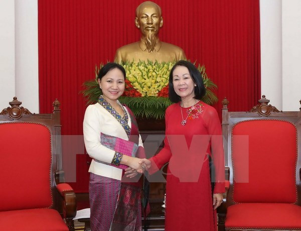 越共中央民运部部长张氏梅会见老挝妇联会代表团 ảnh 1 越共中央民运部部长张氏梅会见老挝妇联会代表团 ảnh 1