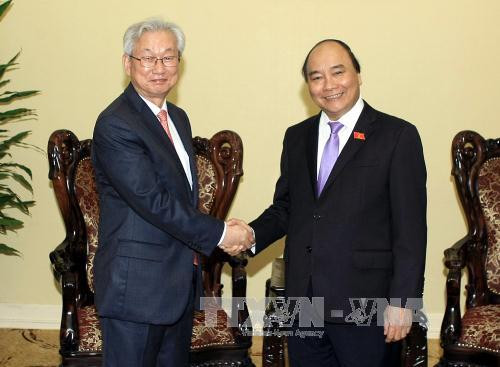 越南政府副总理阮春福会见韩国驻越南大使 ảnh 1