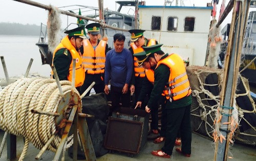 海防市扣留一艘侵犯了越南海上主权的中国船只 ảnh 1 海防市扣留一艘侵犯了越南海上主权的中国船只 ảnh 1