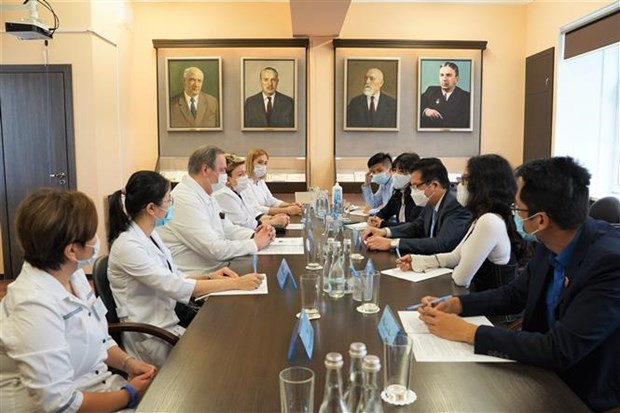 在俄越南研究生参加新冠疫情后重症患者复苏模式研究 ảnh 1 在俄越南研究生参加新冠疫情后重症患者复苏模式研究 ảnh 1