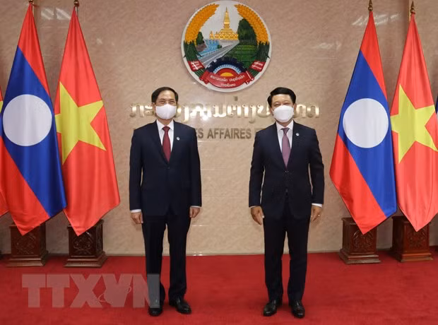越南外交部部长裴青山会见老挝外交部部长 ảnh 1