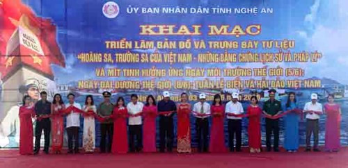 “黄沙长沙归属越南——历史和法理证据”地图和资料展在义安省举行 ảnh 1 “黄沙长沙归属越南——历史和法理证据”地图和资料展在义安省举行 ảnh 1