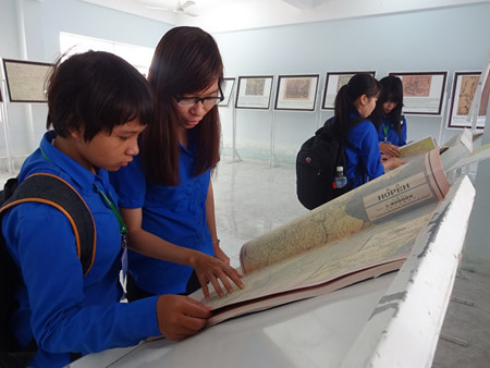 庆和省计划在全省各县市举行“黄沙长沙归属越南”地图资料流动展 ảnh 1 庆和省计划在全省各县市举行“黄沙长沙归属越南”地图资料流动展 ảnh 1