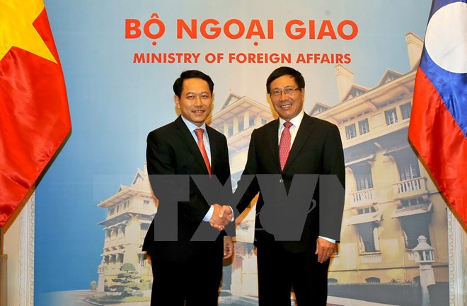 政府副总理兼外长范平明与老挝外交部长沙伦赛·贡玛希举行会谈 ảnh 1 政府副总理兼外长范平明与老挝外交部长沙伦赛·贡玛希举行会谈 ảnh 1