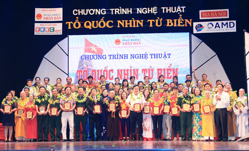 “从大海看祖国”文艺表演活动在河内举行 ảnh 1 “从大海看祖国”文艺表演活动在河内举行 ảnh 1