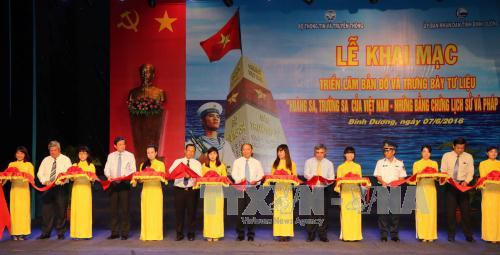 “黄沙和长沙归属越南——历史证据和法律依据”地图资料展在平阳省举行 ảnh 1 “黄沙和长沙归属越南——历史证据和法律依据”地图资料展在平阳省举行 ảnh 1