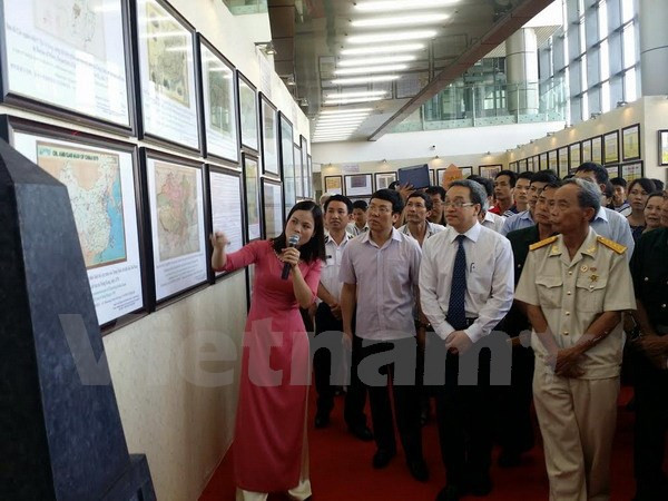 “黄沙与长沙归属越南:历史证据和法律依据”资料图片展在永福省举行 ảnh 1 “黄沙与长沙归属越南:历史证据和法律依据”资料图片展在永福省举行 ảnh 1