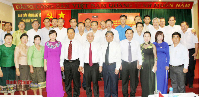 越南平福省和老挝阿速坡省促进投资与合作 ảnh 1 越南平福省和老挝阿速坡省促进投资与合作 ảnh 1