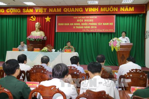 2016年上半年西南部地区国防安全交班会在芹苴市举行 ảnh 1 2016年上半年西南部地区国防安全交班会在芹苴市举行 ảnh 1
