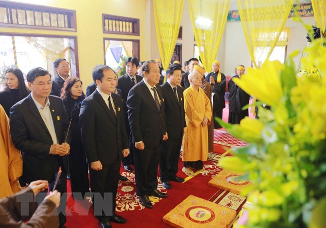 政府副总理张和平前来告别越南佛教协会中央证明理事会副法主释清衫和尚 ảnh 1 政府副总理张和平前来告别越南佛教协会中央证明理事会副法主释清衫和尚 ảnh 1