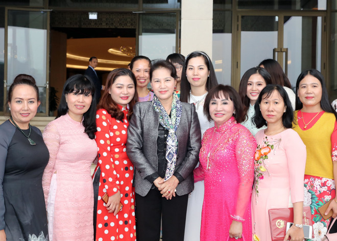 越南国会主席阮氏金银会见越南中小企业协会代表 ảnh 3 越南国会主席阮氏金银会见越南中小企业协会代表 ảnh 3