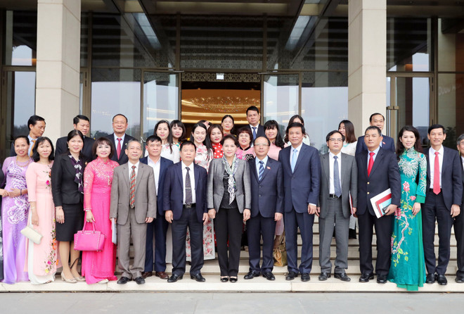 越南国会主席阮氏金银会见越南中小企业协会代表 ảnh 2 越南国会主席阮氏金银会见越南中小企业协会代表 ảnh 2