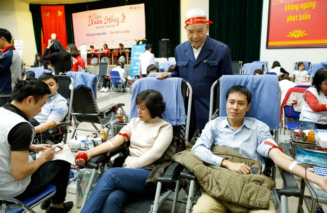 2018年第十一次春红献血节的献血量突破10200单位 ảnh 2