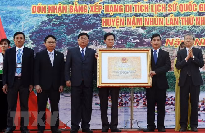 黎利石碑国家级宝物证书正式公布 ảnh 1