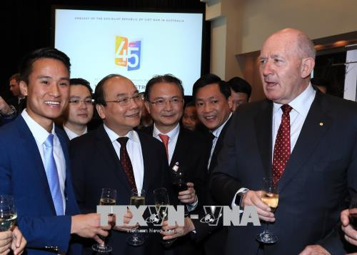 阮春福和澳大利亚总督科斯格罗夫出席庆祝越澳建交45周年招待会 ảnh 2 阮春福和澳大利亚总督科斯格罗夫出席庆祝越澳建交45周年招待会 ảnh 2
