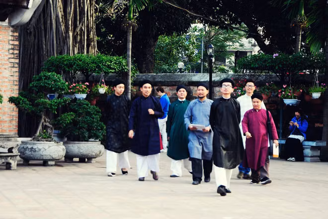 恢复与弘扬越南男士奥黛精华 ảnh 1