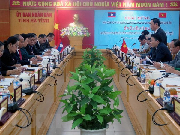 老挝国会民族委员会主任访问河静省 ảnh 1