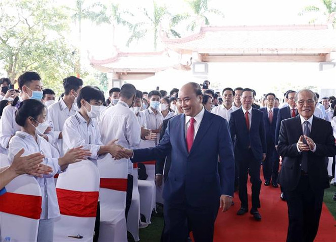 越南党、国家领导人出席黎鸿峰总书记诞辰120周年纪念活动 ảnh 1