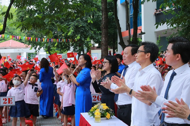越南政府领导人出席部分学校开学典礼 ảnh 3 越南政府领导人出席部分学校开学典礼 ảnh 3