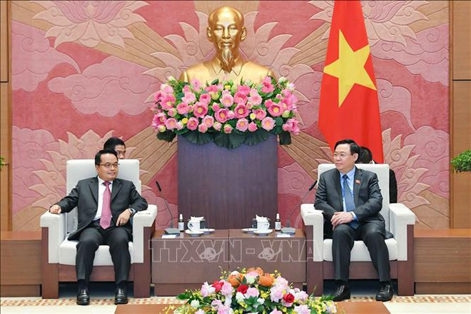 越南国会主席王廷惠会见老挝国家审计署审计长 ảnh 1 越南国会主席王廷惠会见老挝国家审计署审计长 ảnh 1