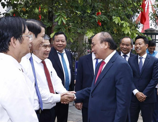 越南国家主席阮春福出席河内国家大学自然科学附属中学开学典礼 ảnh 3 越南国家主席阮春福出席河内国家大学自然科学附属中学开学典礼 ảnh 3