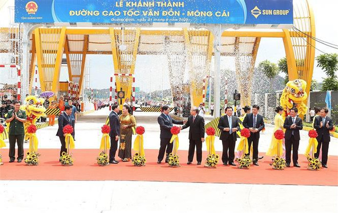 范明政总理：广宁省云屯-芒街高速公路为北部重点经济地区发展注入动力 ảnh 1