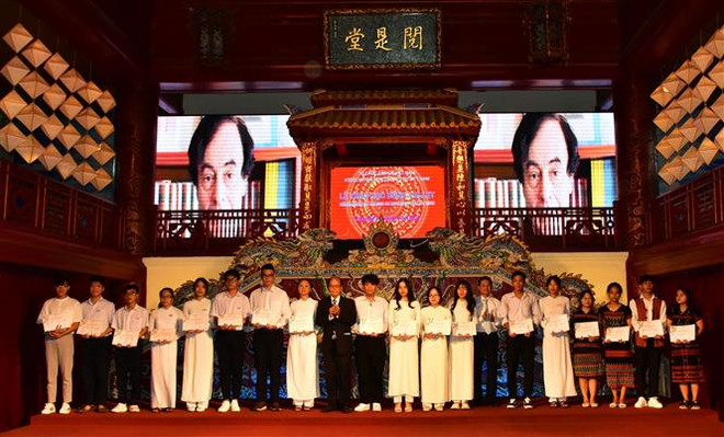 承天顺化省230名学生获得瓦莱助学金 ảnh 1 承天顺化省230名学生获得瓦莱助学金 ảnh 1