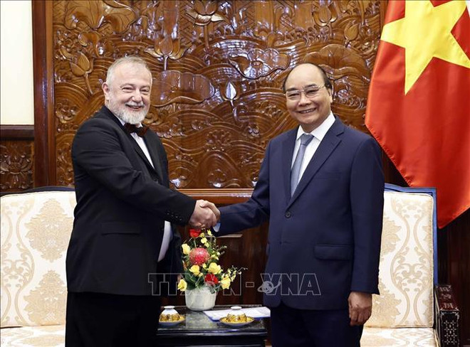 国家主席阮春福会见前来递交国书的英国、挪威、丹麦和捷克新任驻越大使 ảnh 4