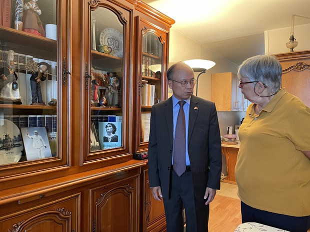 越南驻法国大使探望慰问共产主义女战士雷蒙德•迪恩家属 ảnh 1 越南驻法国大使探望慰问共产主义女战士雷蒙德•迪恩家属 ảnh 1