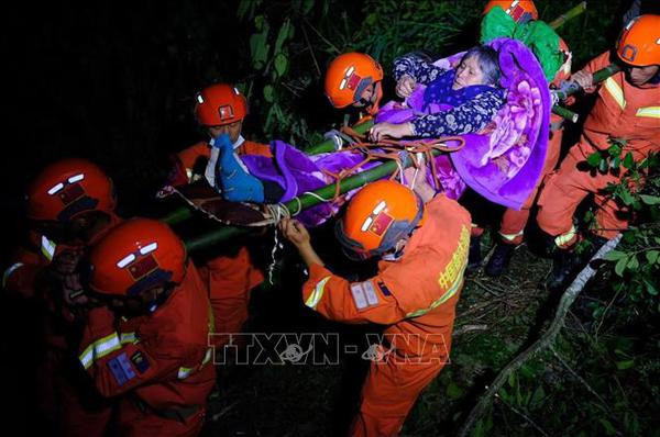 越南领导人就中国四川泸定发生地震致慰问电 ảnh 1