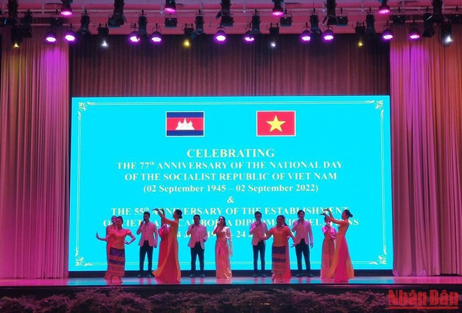 越南国庆77周年:柬埔寨高度评价越南的巨大成就 ảnh 2 越南国庆77周年:柬埔寨高度评价越南的巨大成就 ảnh 2