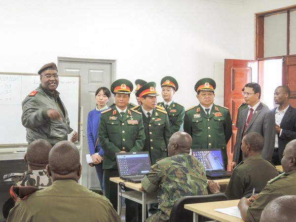 越南与莫桑比克加强防务合作 ảnh 1