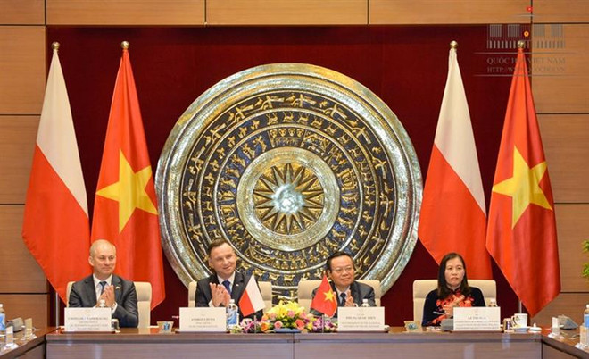 进一步加强越南国会和波兰议会友好议员小组的合作 ảnh 1 进一步加强越南国会和波兰议会友好议员小组的合作 ảnh 1