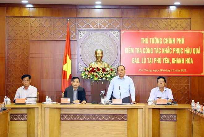 越南政府总理同意向遭受第12号台风袭击的省份提供一万亿越盾 ảnh 1 越南政府总理同意向遭受第12号台风袭击的省份提供一万亿越盾 ảnh 1