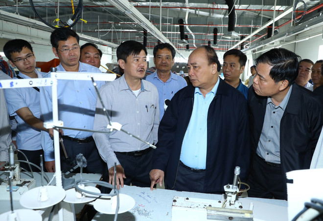 阮春福总理视察庆和省各地灾后恢复重建工作情况 ảnh 3 阮春福总理视察庆和省各地灾后恢复重建工作情况 ảnh 3
