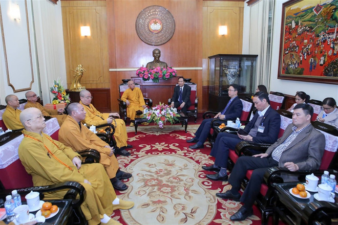 越南祖国阵线中央委员会主席陈青敏会见越南佛教协会代表团 ảnh 1 越南祖国阵线中央委员会主席陈青敏会见越南佛教协会代表团 ảnh 1