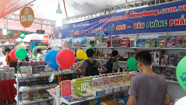 2017年第六届越南国际图书博览会热闹开展 ảnh 4