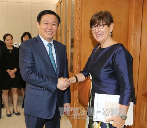 政府副总理王廷惠会见比利时、斯洛伐克和欧盟驻越南大使 ảnh 1