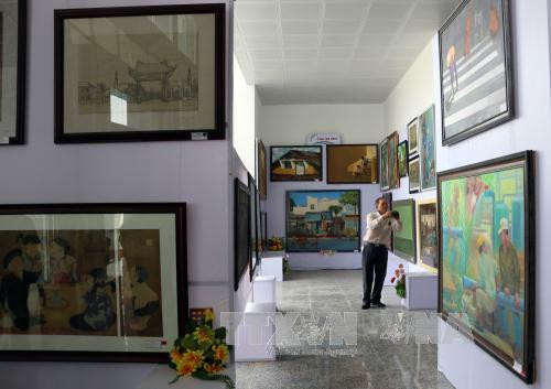 第22次九龙江三角洲地区美术展在后江省举行 ảnh 3 第22次九龙江三角洲地区美术展在后江省举行 ảnh 3