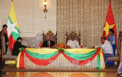 越南与缅甸签署4项合作文件 ảnh 1