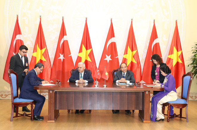 阮春福总理与土耳其总理比纳勒·耶尔德勒姆举行会谈 ảnh 3