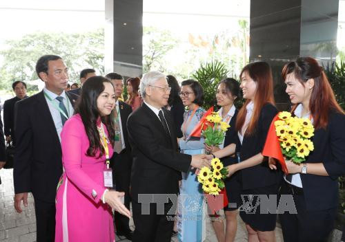 越共中央总书记阮富仲造访越南驻缅大使馆 ảnh 1 越共中央总书记阮富仲造访越南驻缅大使馆 ảnh 1