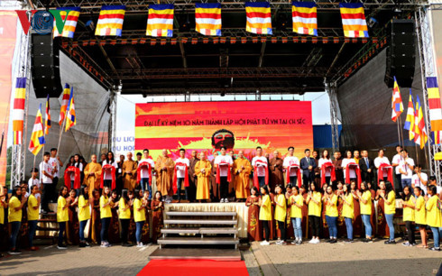 旅居捷克越南佛教信徒协会举行成立10周年纪念典礼 ảnh 1 旅居捷克越南佛教信徒协会举行成立10周年纪念典礼 ảnh 1