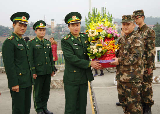 越中边防部队携手共建友好站屯 共创和谐口岸 ảnh 2 越中边防部队携手共建友好站屯 共创和谐口岸 ảnh 2