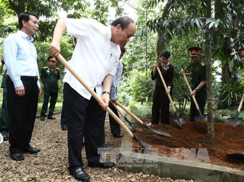 阮春福总理走访胡志明主席陵管理委员会和K9遗迹区 ảnh 3 阮春福总理走访胡志明主席陵管理委员会和K9遗迹区 ảnh 3