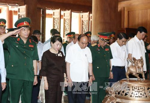 阮春福总理走访胡志明主席陵管理委员会和K9遗迹区 ảnh 2 阮春福总理走访胡志明主席陵管理委员会和K9遗迹区 ảnh 2