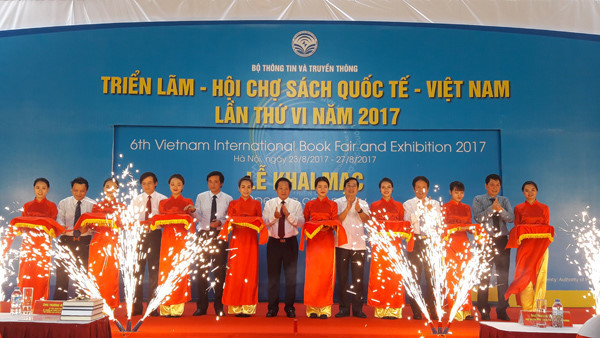 2017年第六届越南国际图书博览会热闹开展 ảnh 1